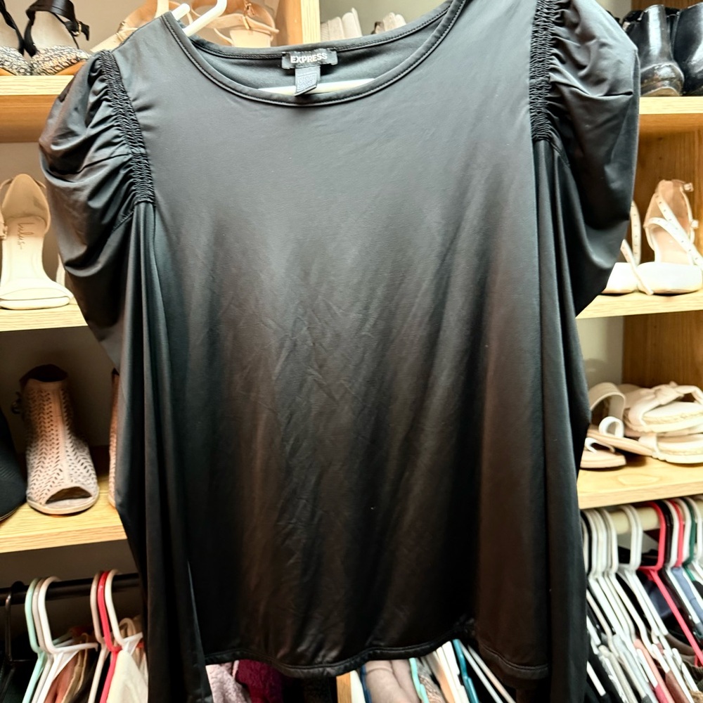 Express Black Top